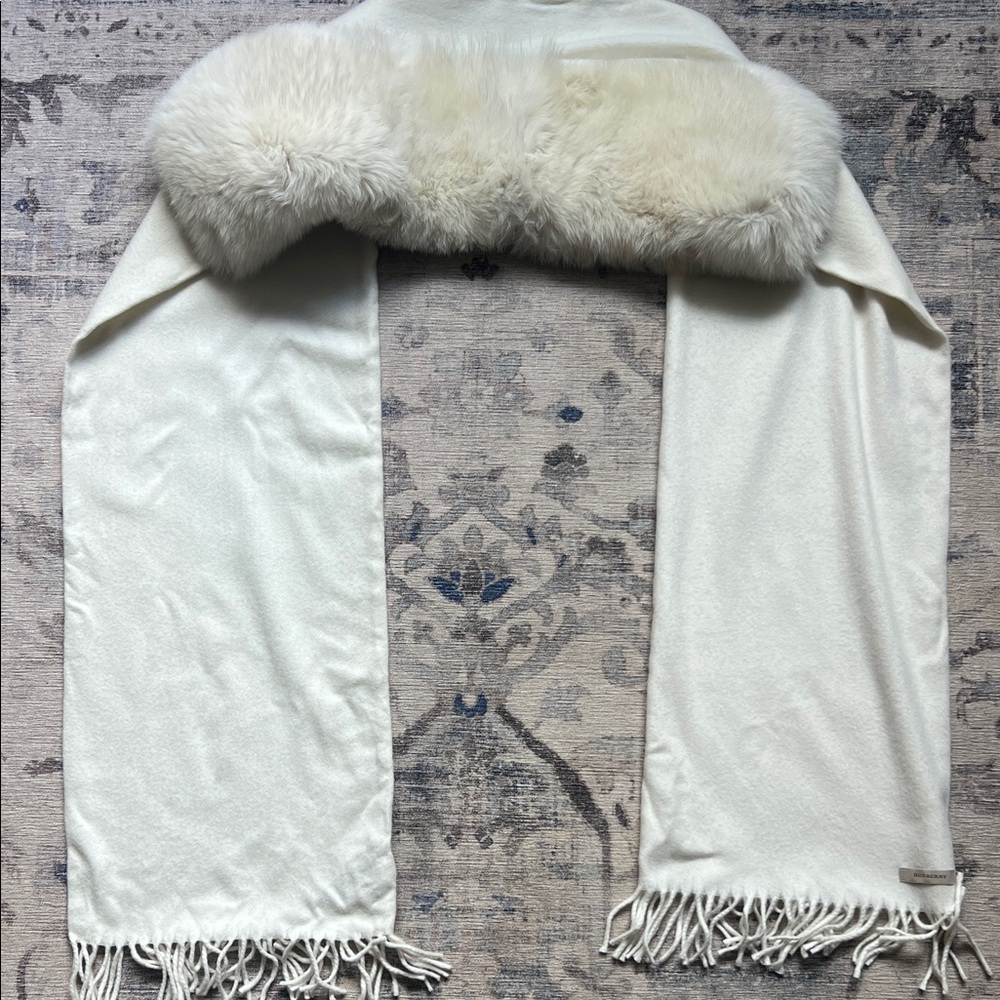 Burberry Elegant White Fur-Trimmed/CASHMERE Scarf